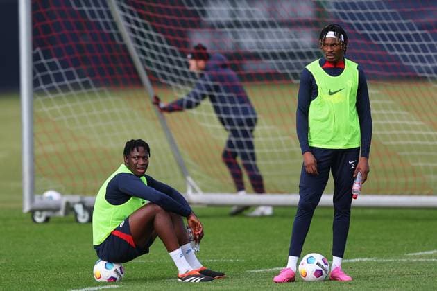 RB Leipzig Training 1 Bundesliga Leipzig, 06 02 2024, Training center at Cottaweg, Season 2023 2024, Football, Men, 1 Bundesliga , RB Leipzig Training , In the picture from l El Chadaille Bitshiabu and Mohamed Simakan ,