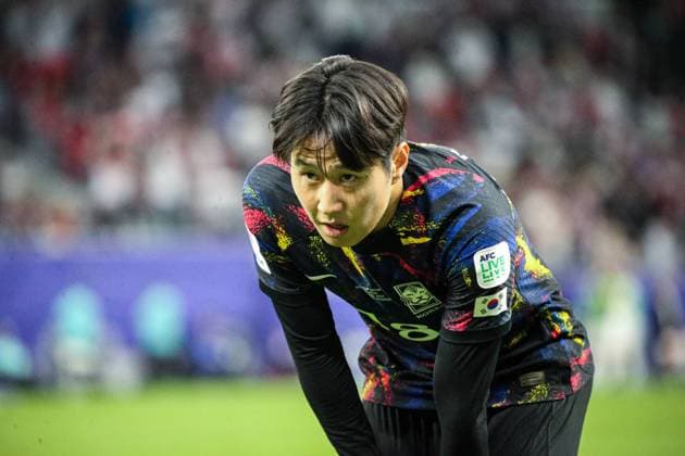 AL RAYYAN, QATAR - FEBRUARY 06: Lee Kang-In 18 of South Korea in action during the AFC Asian Cup Qatar 2023 Semi-final match between Jordan and South Korea at Ahmad Bin Ali Stadium on February 6, 2024 in Al Rayyan, Qatar.  Copyright: xVCGx 111478663582