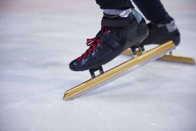 Speed skating, Eisschnelllauf speed skating with young athletes (License=RF) 7278965 ,model released, Symbolfoto Copyright: xZoonar.com benisxarapovicx 7278965 ,model released, Symbolfoto ,property released