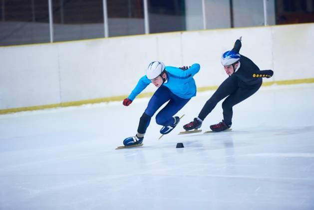Speed skating, Eisschnelllauf speed skating with young athletes (License=RF) 7279720 ,model released, Symbolfoto Copyright: xZoonar.com benisxarapovicx 7279720 ,model released, Symbolfoto ,property released