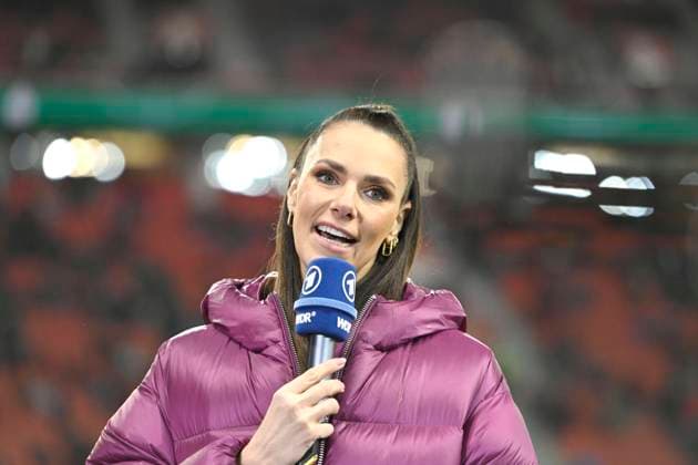 Esther SEDLACZEK ARD presenter with microphone, Ard, WDR Football DFB Cup, quarter-final, Bayer 04 Leverkusen LEV VfB Stuttgart S 3 2, on 06 02 2024 in Leverkusen Germany DFB regulations prohibit any use of photographs as image sequences and or quasi video Â