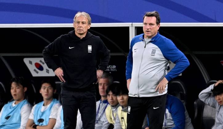 FOOTBALL AFC Asian Cup semi-final in Doha Jordan South Korea 06 02 2024 Coach South Korea, Juergen Klinsmann left, Germany and co-coach South Korea, Andreas Herzog right, Austria