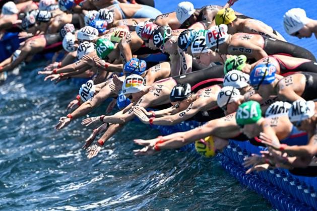 Bilder des Jahres 2024, Sport 02 Feburar Sport Themen der Woche KW06 Sport Bilder des Tages Start of the open water 5km Women Final during the 21st World Aquatics Championships at the Old Doha Port in Doha (Qatar), February 7, 2024. AndreaXMasini