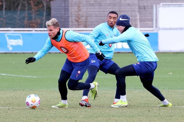 DEU, DFL, 2 FBL Hertha BSC, Training, 07 02 2024, Sportforum, Berlin, DEU, DFL, 2 FBL Hertha BSC, Training, in the picture Florian Niederlechner Hertha BSC Berlin 7 , Bradley Ibrahim Hertha BSC Berlin 23 , Linus Gechter Hertha BSC Berlin 44 DFL regulations prohibit any use of Photographs as image sequences and or quasi video Foto Juergen Engler nordphoto GmbH nordphotoxGmbHx xEngler nph00076