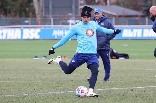 DEU, DFL, 2 FBL Hertha BSC, Training, 07 02 2024, Sportforum, Berlin, DEU, DFL, 2 FBL Hertha BSC, Training, im Bild Fabian Reese Hertha BSC Berlin 11 DFL regulations prohibit any use of Photographs as image sequences and or quasi video Foto Juergen Engler nordphoto GmbH nordphotoxGmbHx xEngler nph00076