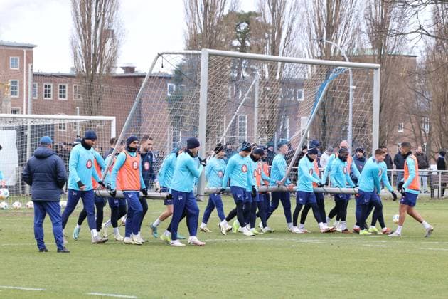 DEU, DFL, 2 FBL Hertha BSC, Training, 07 02 2024, Sportforum, Berlin, DEU, DFL, 2 FBL Hertha BSC, Training, im Bild Cheftrainer Pal Dardai Hertha BSC Berlin , Tortraeger DFL regulations prohibit any use of Photographs as image sequences and or quasi video Foto Juergen Engler nordphoto GmbH nordphotoxGmbHx xEngler nph00076