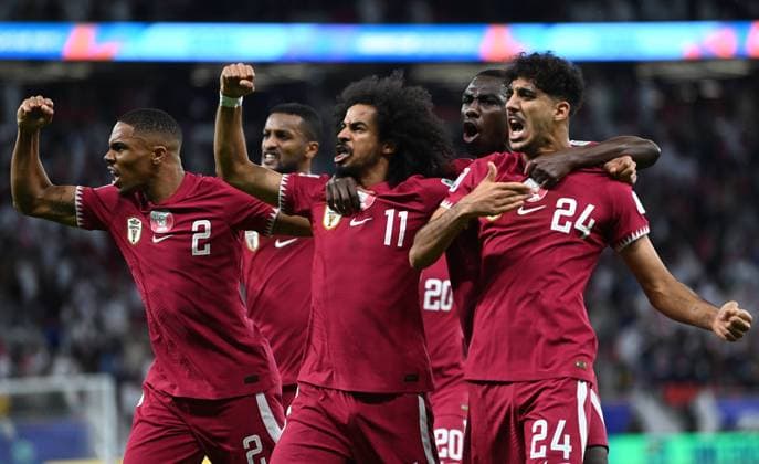 Bilder des Jahres 2024, Sport 02 Feburar Sport Themen der Woche KW06 Sport Bilder des Tages (240207) -- DOHA, Feb. 7, 2024 -- Jassem Gaber Abdulsallam (1st R) of Qatar celebrates scoring with teammates during the semi-final between Iran and Qatar at AFC Asian Cup Qatar in Doha, Qatar, Feb. 7, 2024. ) (SP)QATAR-DOHA-FOOTBALL-AFC ASIAN CUP-SEMIFINAL JiangxHan 