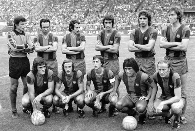 Onderwerp Subject: FC Barcelona, Barca Reklame: Club Team Country: FC Barcelona Seizoen Season: 1975 1976 FOTO PHOTO: FC Barcelona s teamphoto standing f.l.t.r. goalkeeper Pedro MORA , Joaquim RIFE , Antonio DE LA CRUZ , Manuel TOME , Mario MARINHO and MIQUELI sitting f.l.t.r. Juan Carlos HEREDIA , Johan NEESKENS , Johan CRUIJFF , HUGO cholo SOTIL and MARCIAL Trefwoorden Keywords: $10 AMSTERDAM NLD Content not available for redistribution in The Netherlands directly or indirectly through any third parties. Copyright: xBSRxAgencyx 75100810A005616 EDITORIAL USE ONLY