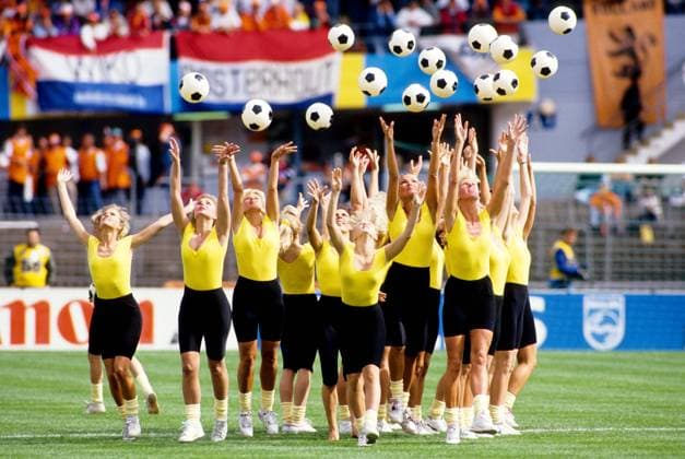 Onderwerp Subject: Holland - Scotland (1-0) Euro 1992 Seizoen Season: 1991 1992 1992 1993 FOTO PHOTO: Match opening by female dancers Trefwoorden Keywords: $10 ±1164790441832 GOTHENBURG SWE Content not available for redistribution in The Netherlands directly or indirectly through any third parties. Copyright: xBSRxAgencyx 92100612A003006 EDITORIAL USE ONLY