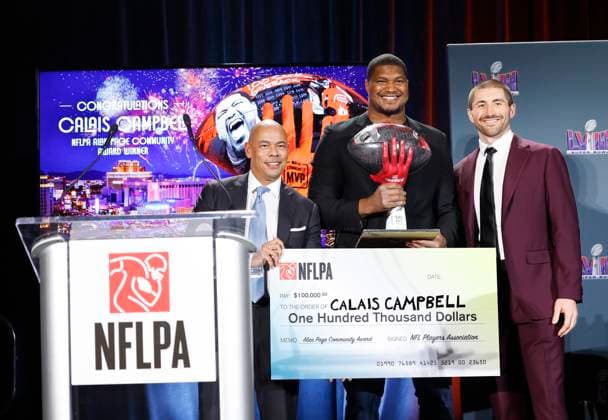 Sport Themen der Woche KW06 Sport Bilder des Tages Executive Director of the NFLPA Lloyd Howell and NFLPA President JC Tretter stand with Vice President Calais Campbell who receives the award as the winner of the 2024 Alan Page Community Award at the National Football League Players Association press conference, PK, Pressekonferenz leading up to Super Bowl LVIII at the Mandalay Bay Convention Center in Las Vegas, Nevada on Wednesday, February 7, 2024. The San Francisco 49ers will play the Kansas City Chiefs in Super Bowl LVIII at Allegiant Stadium in Las Vegas, Nevada on Sunday, February 11, 2024.  SBP20240207116 JohnxAngelillo