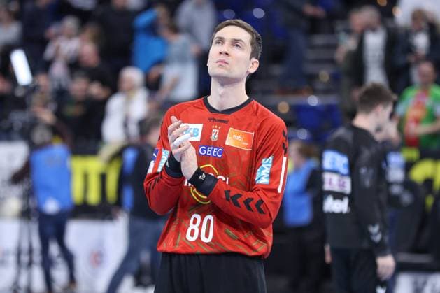 07 02 2024, xgox, Handball Liqui Moly Hbl, THW Kiel SC Magdeburg emspor, f l Nikola Portner Magdeburg, 80 Cheering about the victory, cheering after the end of the game Kiel