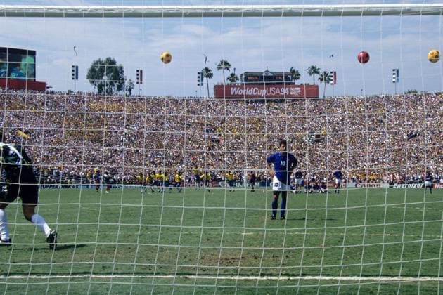 Onderwerp Subject: Brazil - Italy World Cup Final 1994 Reklame: Club Team Country: Brazil Italy Seizoen Season: 1993 1994 1994 1995 FOTO PHOTO: Italy s Roberto BAGGIO dejected after he missed his penalty during the penalty shoot out Trefwoorden Keywords: 03 $10 ± 1162223008090 PASADENA USA Content not available for redistribution in The Netherlands directly or indirectly through any third parties. Copyright: xBSRxAgencyx 94100717A004073 EDITORIAL USE ONLY