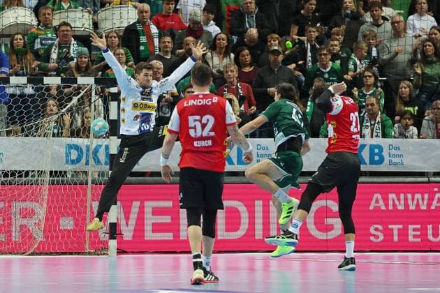 07 02 2024, xovx, Handball Liqui Moly Handball Bundesliga, HSG Wetzlar ThSV Eisenach v l Mateusz Kornecki ThSV Eisenach , Justin Kurch ThSV Eisenach , Nemanja Zelenovic HSG Wetzlar , Moritz Ende ThSV Eisenach Wetzlar Buderus Arena Hessen Germany EN
