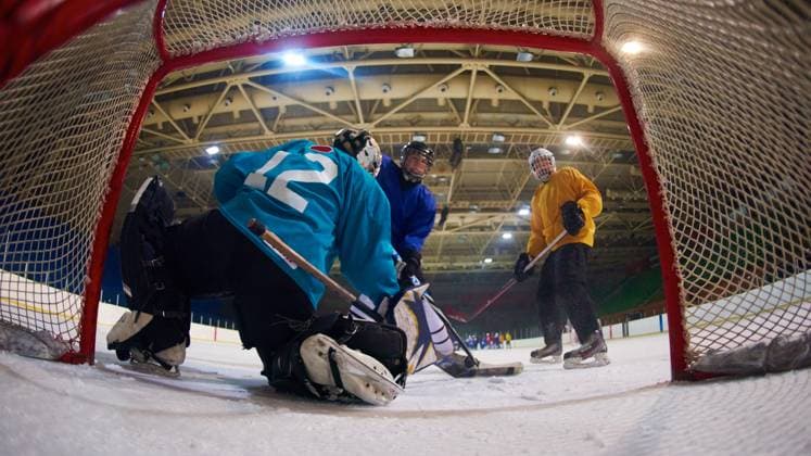 Ice hockey, Eishockey goalkeeper ice hockey goalkeeper player on goal in action (License=RM) 8296625 ,model released, Symbolfoto Copyright: xZoonar.com benisxarapovicx 8296625 ,model released, Symbolfoto ,property released