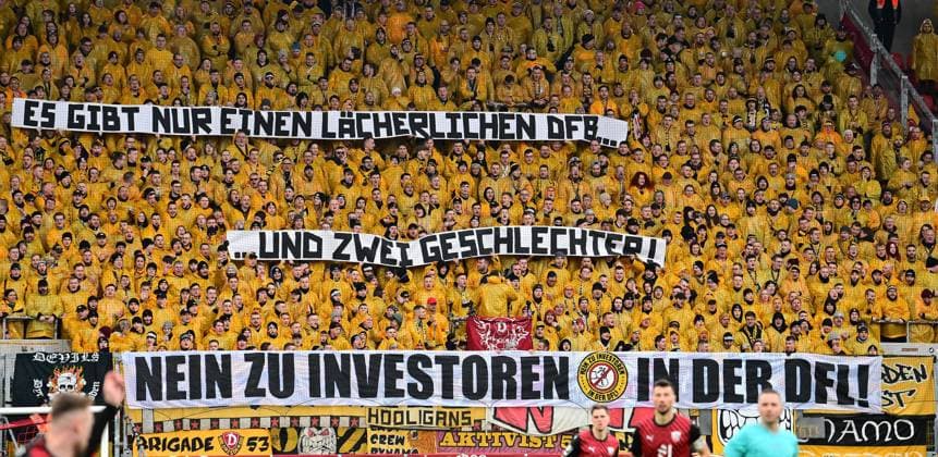 Bilder des Jahres 2024, Sport 02 Feburar 04.02.2024 - Fussball - Saison 2023 2024 - 3. Fussball - Liga - 24. Spieltag: FC Ingolstadt 04 FCI ( Schanzer ) - SG Dynamo Dresden SGD - Sportfoto Zink - xwoxzix - Regulations prohibit any use of photographs as image sequences and or quasi-video - only for editorial use - Spruchband Banner Dynamo Fans Fanblock - Es gibt nur einen lächelichen DFB ... und zwei Geschlechter ! Nein zu Investoren in der DFL *** 04 02 2024 Soccer Season 2023 2024 3 Soccer League 24 Matchday FC Ingolstadt 04 FCI Schanzer SG Dynamo Dresden SGD Sportfoto Zink xwoxzix Regulations prohibit any use of photographs as image sequences and or quasi video only for editorial use Banner Dynamo Fans Fanblock Es gibt nur einen lächelichen DFB und zwei Geschlechter No to investors in the DFL
