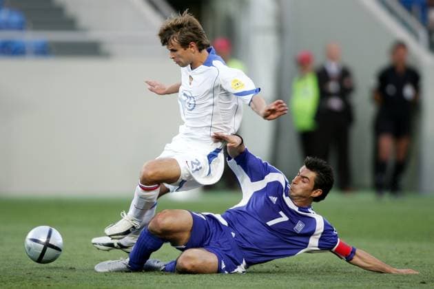 Onderwerp Subject: Russia - Greece Euro 2004 Reklame: Club Team Country: Russia Greece Seizoen Season: 2003 2004 2004 2005 FOTO PHOTO: Russia s Aleksei BUGAYEV (L) in duel with Greece s Theodoros ZAGORAKIS (R) Trefwoorden Keywords: 04 $66 ±1072696911359 Faro POR Content not available for redistribution in The Netherlands directly or indirectly through any third parties. Copyright: xBSRxAgencyx 04660620HN8C8845 EDITORIAL USE ONLY
