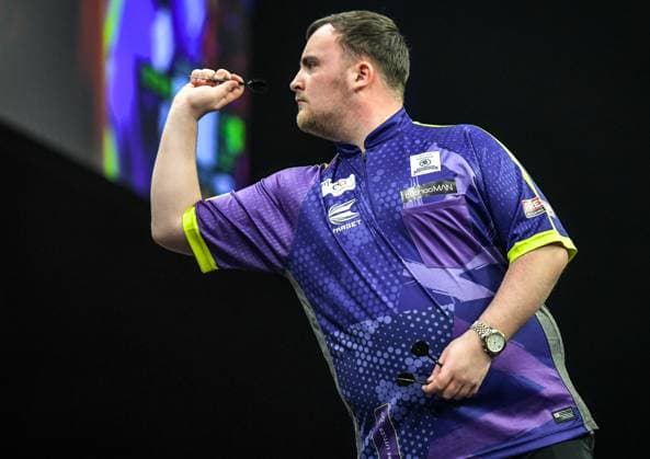 Sport Themen der Woche KW06 Sport Bilder des Tages Dart, Premier League Darts 2024 08.02.2024, xdanx, Dart,Premier League Darts 2024,v.l.Luke Littler (England) Berlin Mercedes Benz Arena Berlin Deutschland *** Darts, Premier League Darts 2024 08 02 2024, xdanx, Darts,Premier League Darts 2024,v l Luke Littler England Berlin Mercedes Benz Arena Berlin Germany Copyright: xDanielxLakomskix