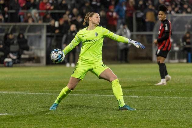 DFB Pokal Women Eintracht Frankfurt SC Freiburg, Stadion am Brentanobad, Frankfurt, 08 02 2024 Rafaela Borggräfe SC Freiburg 12 , Eintracht Frankfurt SC Freiburg, Frankfurt, Stadion am Brentanobad, 8 2 2024 Copyright: xBEAUTIFULxSPORTS Gawlikx
