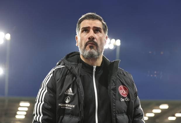 09 02 2024 Soccer Season 2023 2024 2 Soccer Bundesliga 21 Matchday SV Wehen Wiesbaden 1 FC Nürnberg FCN Club Sportfoto Zink DaMa xdaxmax DFL regulations prohibit any use of photographs as image sequences and or quasi video only for editorial use Cristian Fiel Trainer 1 FC Nürnberg FCN thoughtful disappointed disappointment
