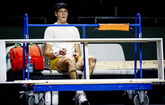 ROTTERDAM - Tennis player Jannik Sinner during training in the run-up to the ABN AMRO tennis tournament. The Italian won his first Grand Slam title at the Australian Open in Melbourne. ANP ROBIN UTRECHT netherlands out - belgium out Rotterdam xVIxxIVx 490639695 originalFilename: 0412785081st.jpg