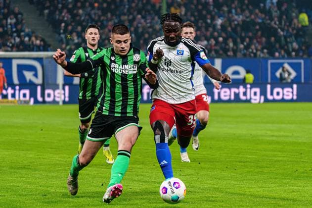 Nicolo Tresoldi Hannover 96, 09 , Stephan Ambrosius Hamburger SV, 35 GER, Hamburger SV vs Hannover 96, Football, 2 Bundesliga, Matchday 21, Season 2023 2024, 09 02 2024 DFL REGULATIONS PROHIBIT ANY USE OF PHOTOGRAPHS AS IMAGE SEQUENCES AND OR QUASI VIDEO GER, Hamburger SV vs Hannover 96, Football, 2 Bundesliga, Matchday 21, Season 2023 2024, 09 02 2024 Hamburg Copyright: xEibner-Pressefoto MarcelxvonxFehrnx EP_MFN