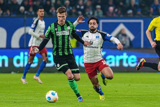 Fabian Kunze Hannover 96, 06 , Immanuel Pherai Hamburger SV, 10 GER, Hamburger SV vs Hannover 96, Football, 2 Bundesliga, Matchday 21, Season 2023 2024, 09 02 2024 DFL REGULATIONS PROHIBIT ANY USE OF PHOTOGRAPHS AS IMAGE SEQUENCES AND OR QUASI VIDEO GER, Hamburger SV vs Hannover 96, Football, 2 Bundesliga, Matchday 21, Season 2023 2024, 09 02 2024 Hamburg Copyright: xEibner-Pressefoto MarcelxvonxFehrnx EP_MFN