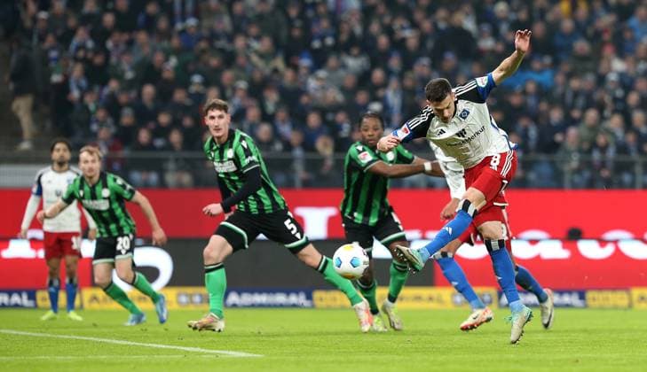 09 02 2024, Soccer 2 Bundesliga 2023 2024, Matchday 21, Hamburger SV Hannover 96 , at Volksparkstadion Hamburg Goal to 1 2, Scorer Laszlo Benes Hamburg DFL and DFB regulations prohibit any use of photographs as image sequences and or quasi video