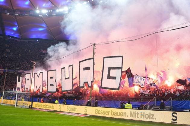 Soccer I Men I Season 2023 2024 I 2 Bundesliga I 21 Matchday I Hamburg SV Hannover 96 I 09 02 2024 Hamburg fans ignite pyro Hamburg Volksparkstadion Hamburg Germany Copyright: xLobeca DanielxHaasex