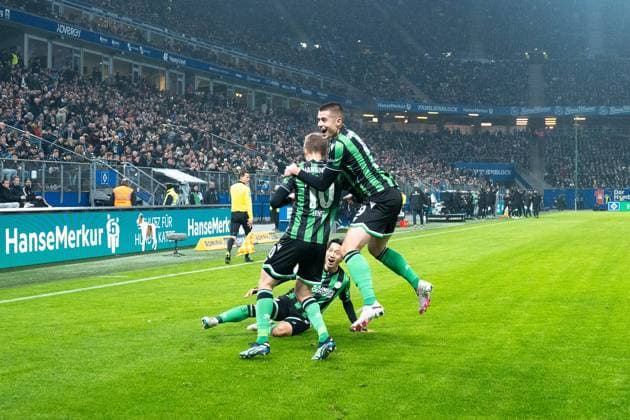 Soccer I Men I Season 2023 2024 I 2 Bundesliga I 21 Matchday I Hamburg SV Hannover 96 I 09 02 2024 Cheers, excitement, enthusiasm, euphoria, joy, happiness, cheerfulness at Hannover 96 Hamburg Volksparkstadion Hamburg Germany Copyright: xLobeca DanielxHaasex