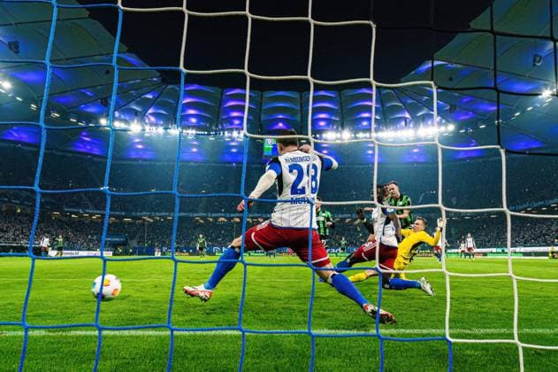 Goal to 1 3 Louis Schaub Hannover 96, 11 , Remote Hintertor GER, Hamburger SV vs Hannover 96, Football, 2 Bundesliga, Matchday 21, Season 2023 2024, 09 02 2024 DFL REGULATIONS PROHIBIT ANY USE OF PHOTOGRAPHS AS IMAGE SEQUENCES AND OR QUASI VIDEO GER, Hamburger SV vs Hannover 96, Football, 2 Bundesliga, Matchday 21, Season 2023 2024, 09 02 2024 Hamburg Copyright: xEibner-Pressefoto MarcelxvonxFehrnx EP_MFN