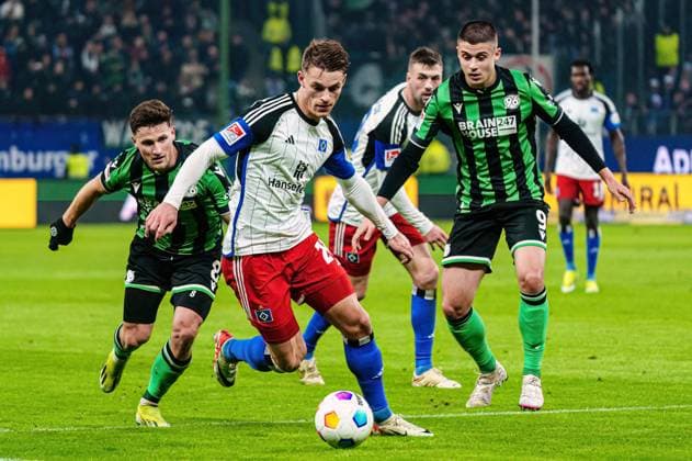 Enzo Leopold Hannover 96, 08 , Miro Muheim Hamburger SV, 28 , Nicolo Tresoldi Hannover 96, 09 GER, Hamburger SV vs Hannover 96, Football, 2 Bundesliga, Matchday 21, Season 2023 2024, 09 02 2024 DFL REGULATIONS PROHIBIT ANY USE OF PHOTOGRAPHS AS IMAGE SEQUENCES AND OR QUASI VIDEO GER, Hamburger SV vs Hannover 96, Football, 2 Bundesliga, Matchday 21, Season 2023 2024, 09 02 2024 Hamburg Copyright: xEibner-Pressefoto MarcelxvonxFehrnx EP_MFN