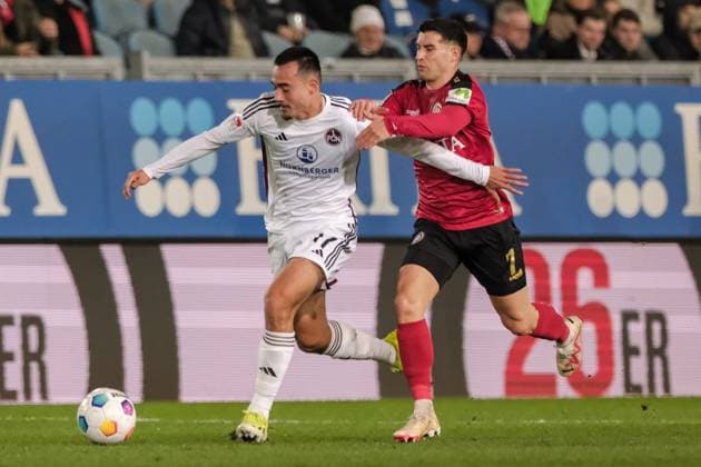 Jens Castrop 1 FC Nuernberg, 17 in duel with Robin Heußer SV Wehen Wiesbaden, 07 , GER, SV Wehen Wiesbaden vs 1 FC Nuernberg, Soccer, 2 Bundesliga, Matchday 21, Season 2023 2024, 09 02 2024 DFL REGULATES PROHIBIT ANY USE OF PHOTOGRAPHS AS IMAGE SEQUENCES AND OR QUASI VIDEO GER, SV Wehen Wiesbaden vs 1 FC Nuernberg, Football, 2 Bundesliga, Matchday 21, Season 2023 2024, 09 02 2024 Wiesbaden Copyright: xEibner-Pressefoto FlorianxWieganx EP_FWD