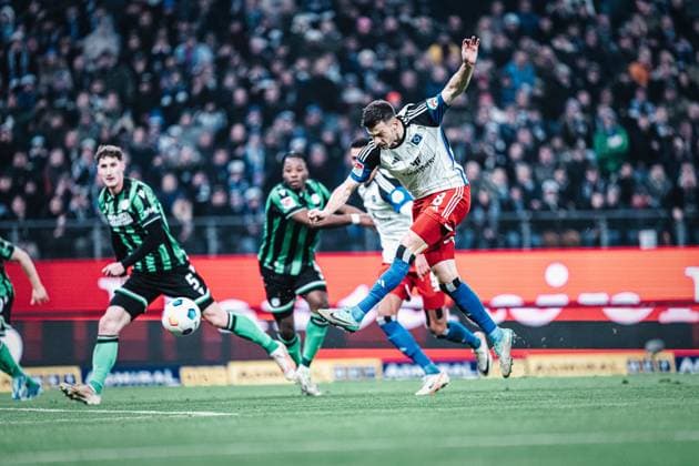 Soccer Men Season 2023 2024 2 Soccer Bundesliga 21 Matchday Hamburger SV vs Hannover 96 09 02 2024 Laszlo Benes 8, HSV shoots on goal and scores Hamburg Volksparkstadion Hamburg Germany