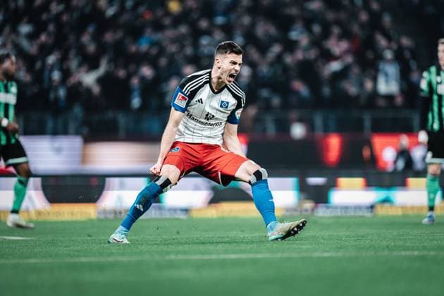 Soccer Men Season 2023 2024 2 Soccer Bundesliga 21 Matchday Hamburger SV vs Hannover 96 09 02 2024 Laszlo Benes 8, HSV celebrating a goal Emotions Hamburg Volksparkstadion Hamburg Germany