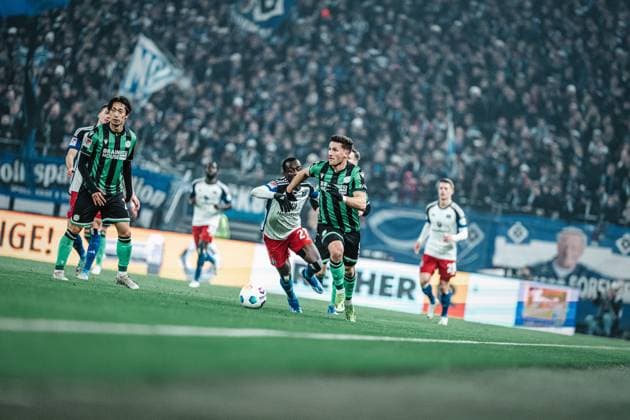 Soccer Men Season 2023 2024 2 Soccer Bundesliga 21 Matchday Hamburger SV vs Hannover 96 09 02 2024 Enzo Leopold 8, Hannover 96 on the ball Hamburg Volksparkstadion Hamburg Germany