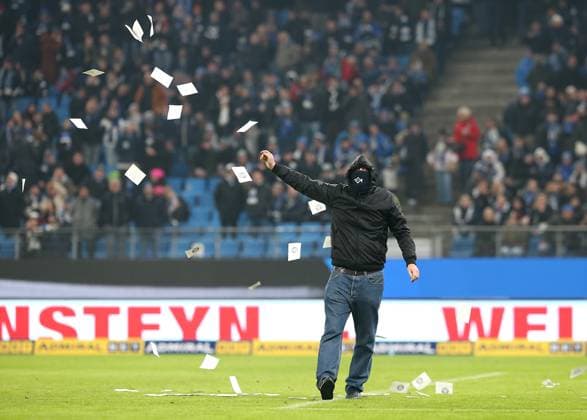 09 02 2024, Soccer 2 Bundesliga 2023 2024, 21 Matchday, Hamburger SV Hannover 96 , in Volksparkstadion Hamburg Fan protest against the DFLs investor plans, HSV supporters attach locks to the goal during the half-time break and distribute flyers on the pitch DFL and DFB regulations prohibit any use of photographs as image sequences and or quasi video