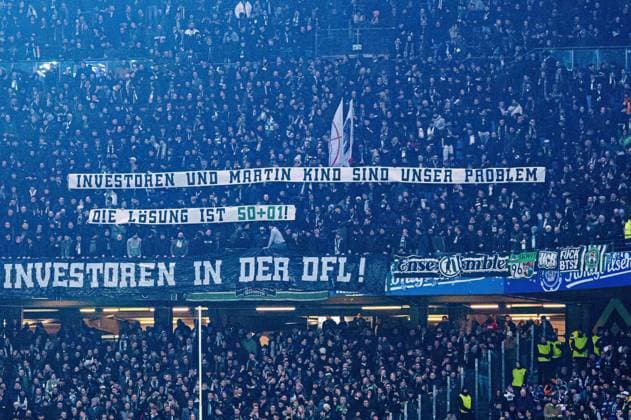 Protest action, DFL Protest Fans Ultras Hannover 96 GER, Hamburger SV vs Hannover 96, Football, 2 Bundesliga, Matchday 21, Season 2023 2024, 09 02 2024 DFL REGULATIONS PROHIBIT ANY USE OF PHOTOGRAPHS AS IMAGE SEQUENCES AND OR QUASI VIDEO GER, Hamburger SV vs Hannover 96, Football, 2 Bundesliga, Matchday 21, Season 2023 2024, 09 02 2024 Hamburg Copyright: xEibner-Pressefoto MarcelxvonxFehrnx EP_MFN