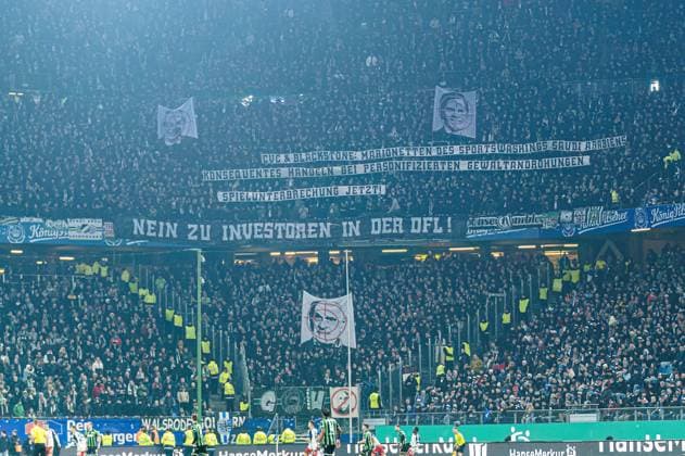 Slogan banner and Martin Kind in the crosshairs, Fans Ultras Hannover 96 GER, Hamburger SV vs Hannover 96, Football, 2 Bundesliga, Matchday 21, Season 2023 2024, 09 02 2024 DFL REGULATIONS PROHIBIT ANY USE OF PHOTOGRAPHS AS IMAGE SEQUENCES AND OR QUASI VIDEO GER, Hamburger SV vs Hannover 96, Football, 2 Bundesliga, Matchday 21, Season 2023 2024, 09 02 2024 Hamburg Copyright: xEibner-Pressefoto MarcelxvonxFehrnx EP_MFN