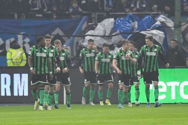 GER 2 FBL,, Hamburger SV vs Hannover 96 09 02 2024, Volksparkstadion, Hamburg, GER 2 FBL, Hamburger SV vs Hannover 96 in the picture Nicolo Tresoldi Hannover 09 shoots the 1 0 for Hannover past goalkeeper Matheo Raab Hamburg 19 and cheers with the team nordphotoxGmbH xWitke nph00002