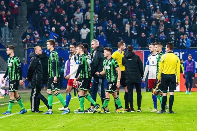 Interruption of match after DFL protests GER, Hamburger SV vs Hannover 96, Football, 2 Bundesliga, Matchday 21, Season 2023 2024, 09 02 2024 DFL REGULATES PROHIBIT ANY USE OF PHOTOGRAPHS AS IMAGE SEQUENCES AND OR QUASI VIDEO GER, Hamburger SV vs Hannover 96, Football, 2 Bundesliga, Matchday 21, Season 2023 2024, 09 02 2024 Hamburg Copyright: xEibner-Pressefoto MarcelxvonxFehrnx EP_MFN