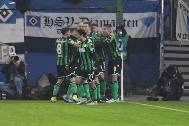 GER 2 FBL,, Hamburger SV vs Hannover 96 09 02 2024, Volksparkstadion, Hamburg, GER 2 FBL, Hamburger SV vs Hannover 96 in the picture Sebastian Ernst Hannover 10 shoots the 2 0 for Hannover past goalkeeper Matheo Raab Hamburg 19 and cheers with the team nordphotoxGmbH xWitke nph00002
