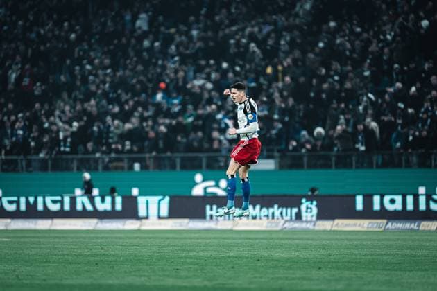 Soccer Men Season 2023 2024 2 Soccer Bundesliga 21 Matchday Hamburger SV vs Hannover 96 09 02 2024 Dennis Hadzikadunic 5, HSV cheers after his first goal of the season Hamburg Volksparkstadion Hamburg Germany
