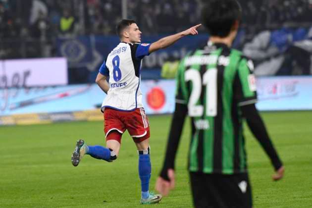 GER 2 FBL,, Hamburger SV vs Hannover 96 09 02 2024, Volksparkstadion, Hamburg, GER 2 FBL, Hamburger SV vs Hannover 96 in the picture Laszlo Benes Hamburg 08 scores the goal to make it 1 2 for Hamburg and cheers nordphotoxGmbH xWitke nph00002