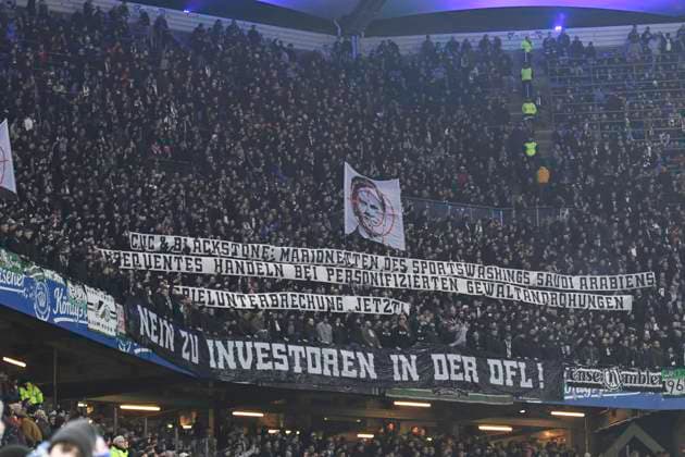 GER 2 FBL,, Hamburger SV vs Hannover 96 09 02 2024, Volksparkstadion, Hamburg, GER 2 FBL, Hamburger SV vs Hannover 96 in the picture the fans of Hannover protest against the DFB nordphotoxGmbH xWitke nph00002