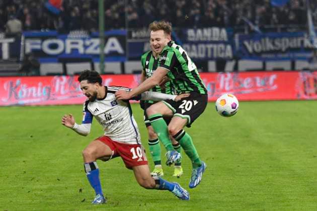 GER 2 FBL,, Hamburger SV vs Hannover 96 09 02 2024, Volksparkstadion, Hamburg, GER 2 FBL, Hamburger SV vs Hannover 96 in the picture Immanuel Pherai Hamburg 10 tries to assert himself against Phil Yannik Neumann Hannover 20 nordphotoxGmbH xWitke nph00002