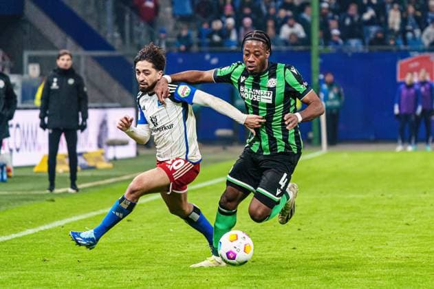Immanuel Pherai Hamburger SV, 10 , Bright Arrey Mbi Hannover 96, 04 GER, Hamburger SV vs Hannover 96, Football, 2 Bundesliga, Matchday 21, Season 2023 2024, 09 02 2024 DFL REGULATIONS PROHIBIT ANY USE OF PHOTOGRAPHS AS IMAGE SEQUENCES AND OR QUASI VIDEO GER, Hamburger SV vs Hannover 96, Football, 2 Bundesliga, Matchday 21, Season 2023 2024, 09 02 2024 Hamburg Copyright: xEibner-Pressefoto MarcelxvonxFehrnx EP_MFN