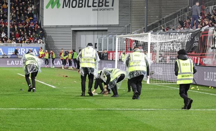 09 02 2024 Soccer Season 2023 2024 2 Soccer Bundesliga 21 Matchday SV Wehen Wiesbaden 1 FC Nürnberg FCN Club Sportfoto Zink DaMa xdaxmax DFL regulations prohibit any use of photographs as image sequences and or quasi video only for editorial use Symbolbild Symbol photo Feature Impression Stewards clear tennis balls and paint bags from the pitch after protest of Clubfan Clubfans FCN Fans Fans against investors in the DFL
