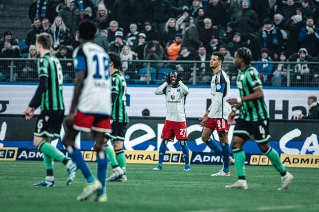 Soccer Men Season 2023 2024 2 Soccer Bundesliga 21 Matchday Hamburger SV vs Hannover 96 09 02 2024 Jean Luc Dompe 27, HSV annoys Hamburg Volksparkstadion Hamburg Germany