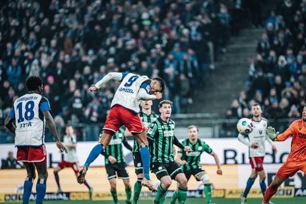 Soccer Men Season 2023 2024 2 Soccer Bundesliga 21 Matchday Hamburger SV vs Hannover 96 09 02 2024 Robert Glatzel 9, HSV scores with a header 3 3 Hamburg Volksparkstadion Hamburg Germany