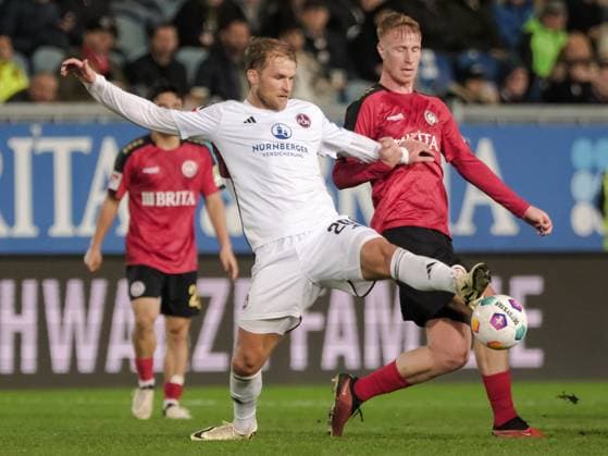 Sebastian Andersson 1 FC Nuernberg, 20 in duel with Florian Carstens SV Wehen Wiesbaden, 17 , GER, SV Wehen Wiesbaden vs 1 FC Nuernberg, Soccer, 2 Bundesliga, Matchday 21, Season 2023 2024, 09 02 2024 DFL REGULATES PROHIBIT ANY USE OF PHOTOGRAPHS AS IMAGE SEQUENCES AND OR QUASI VIDEO GER, SV Wehen Wiesbaden vs 1 FC Nuernberg, Football, 2 Bundesliga, Matchday 21, Season 2023 2024, 09 02 2024 Wiesbaden Copyright: xEibner-Pressefoto FlorianxWieganx EP_FWD